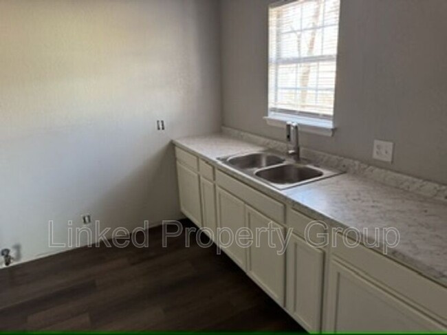 Building Photo - 1321 NE 39th St