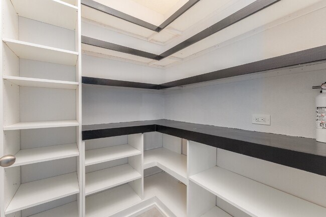 Building Photo - "Spacious 5-Bed Oasis located in SouthShore Bay!