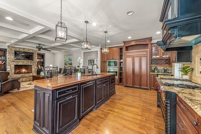 Building Photo - 405 Pondview Ct