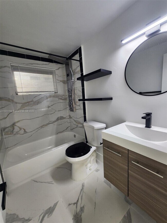 Building Photo - 2101 Normandy Dr