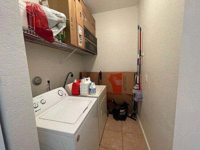 Laundry room - 5518 Place Lake Dr