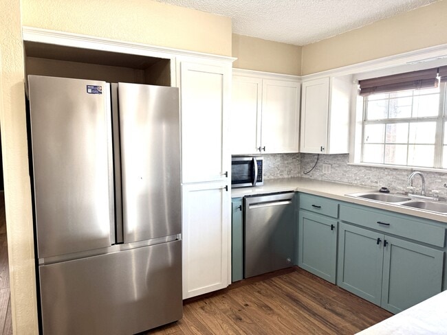 Building Photo - 1654 Ponderosa Rd