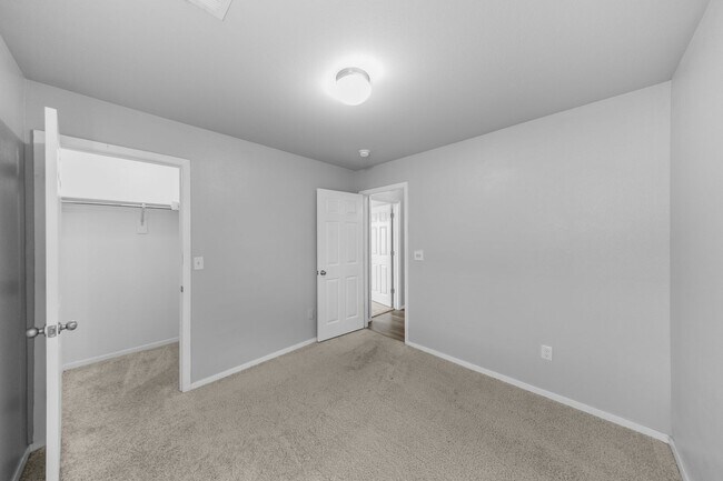 Building Photo - 1650 King Rd
