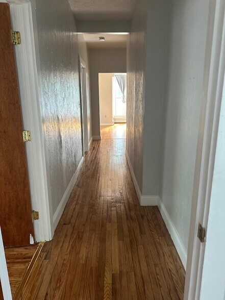 Building Photo - 31 Lyman St