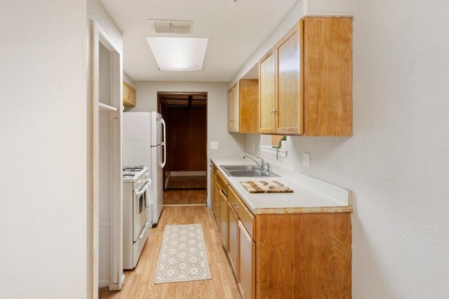 Building Photo - 407 Cicero Ave