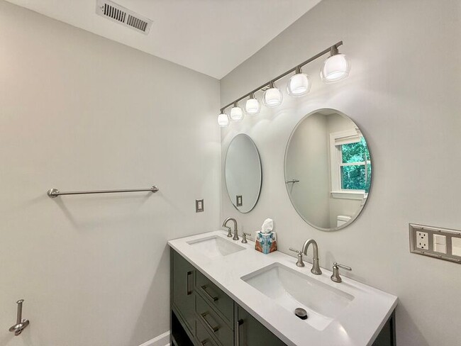 Building Photo - 9412 Springdale Dr