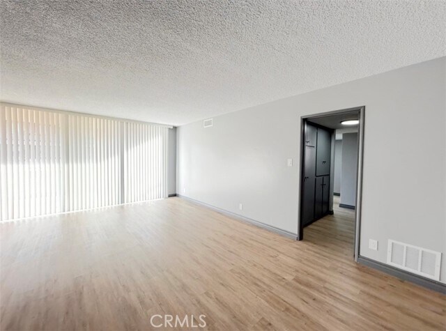 Building Photo - 6979 Palm Ct