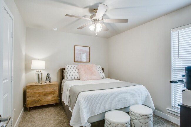 Building Photo - Available Now! 3/2/2 in Bell Farms!