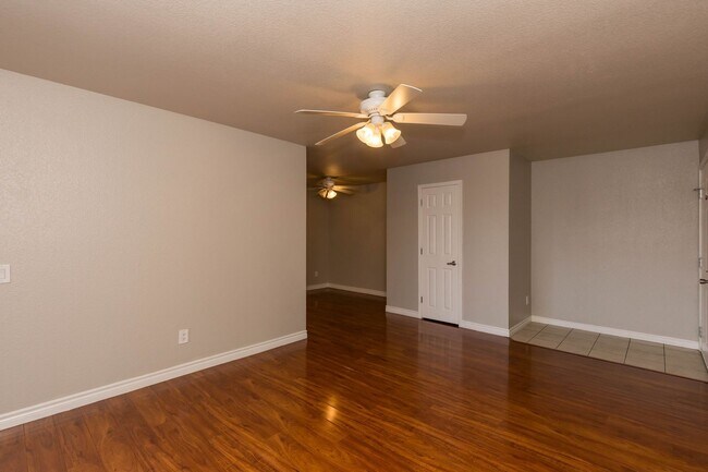 Building Photo - For Rent – 1 Bed, 1 Bath Condo Near Durang...