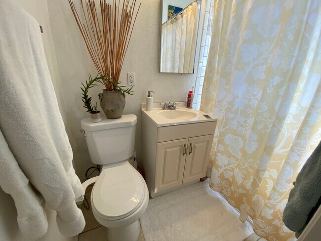 Building Photo - Craftsman Style One Bedroom with Decorative Fireplace! On Site Washer and Dryer & Assigned Storag...