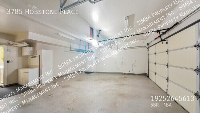 Building Photo - 3785 Hobstone Pl