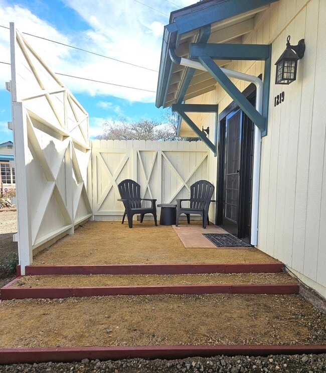 Building Photo - 1219 Deer Trail Ln