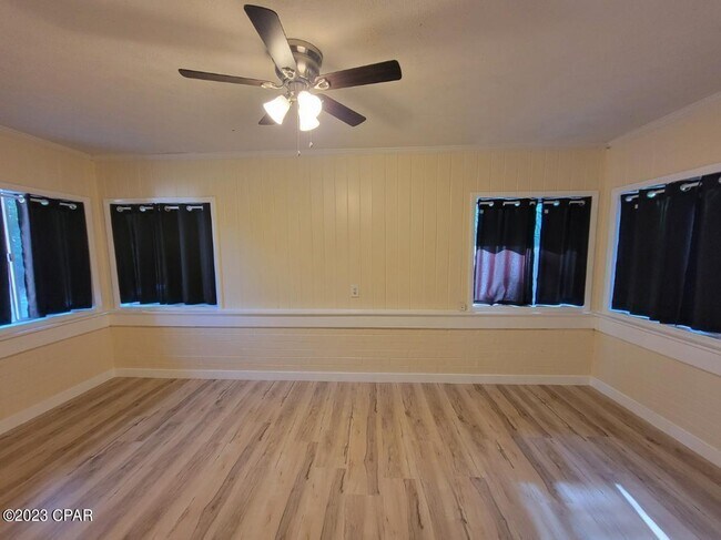 Building Photo - 209 Harris Ave