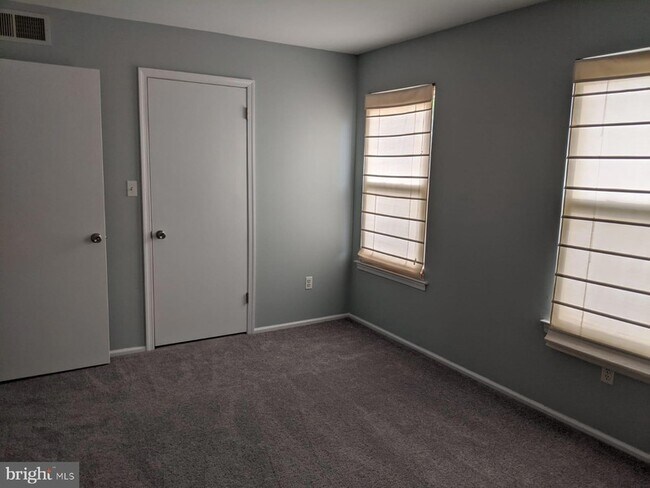 Building Photo - 99 Brookview Cir