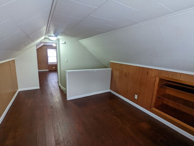 Building Photo - 3 Bedroom 1 Bathroom Single Family Home, West Columbus