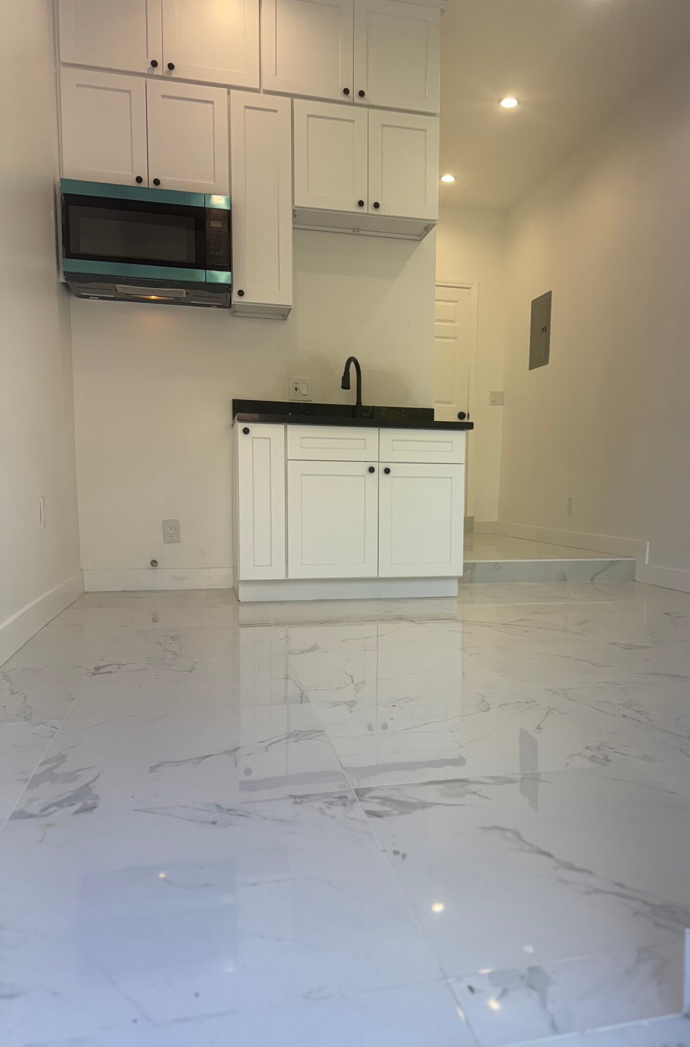 Building Photo - 4525 Dunsmore Ave