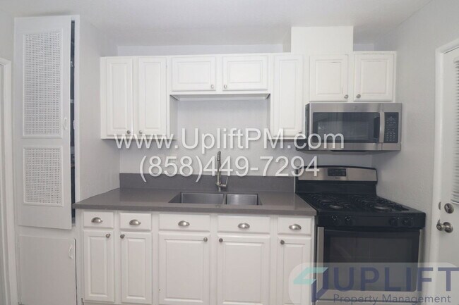 Building Photo - 4831 Castle Ave