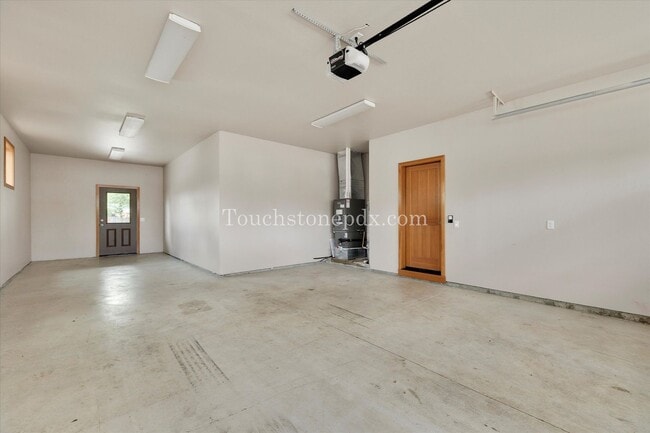 Building Photo - Radiant 3-bedroom Home in Downtown Canby