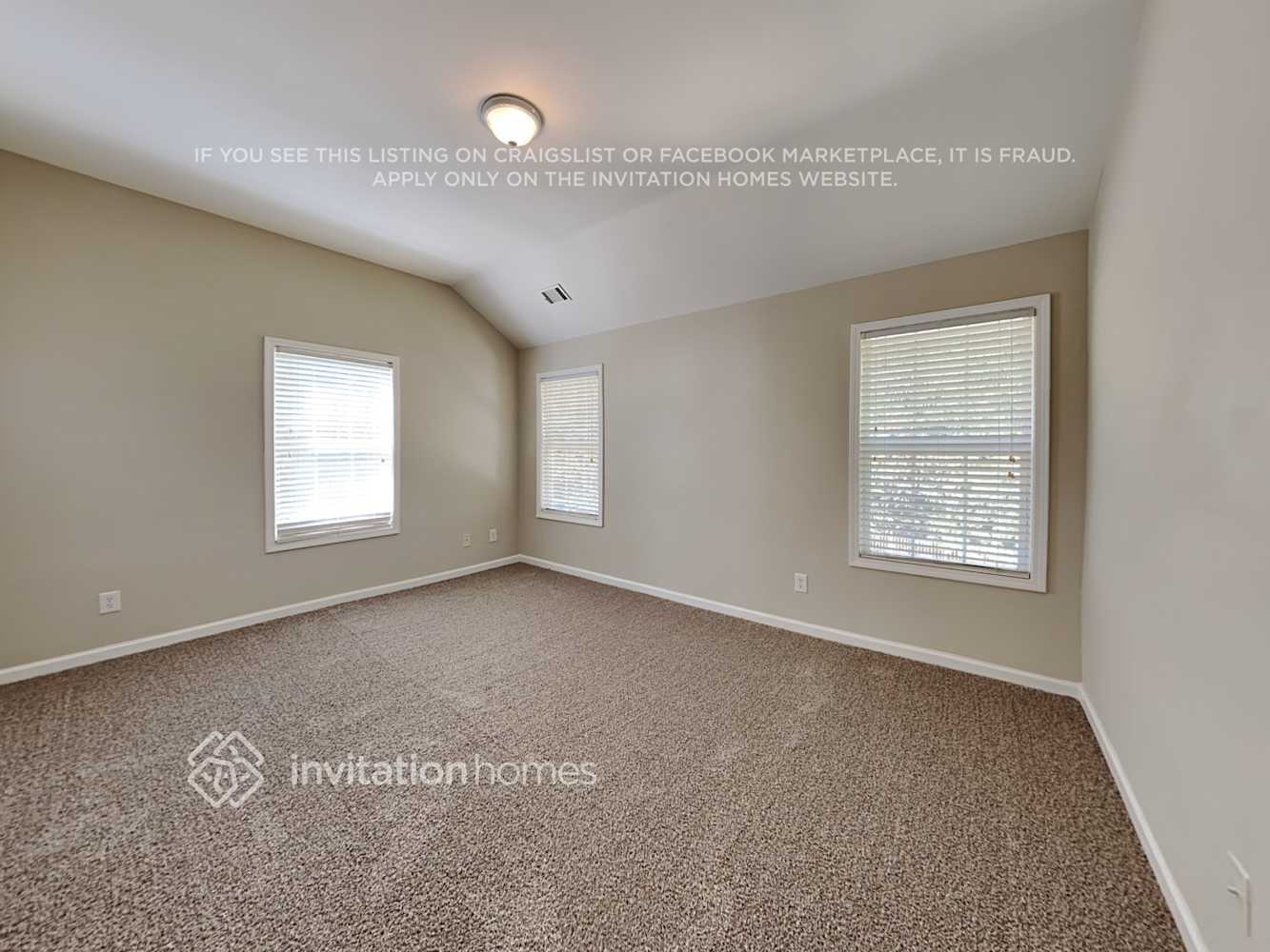 Building Photo - 8920 Watersedge Ct