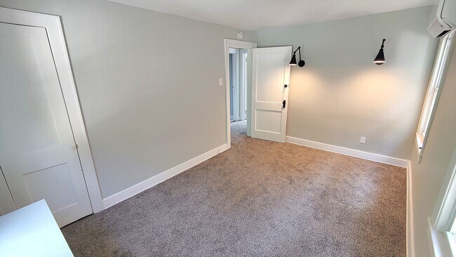 Building Photo - 542 N Fairmount St