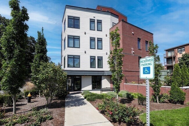 Building Photo - 4945 Washington St