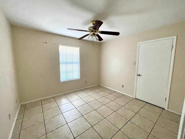 Building Photo - 231 Malaga Dr