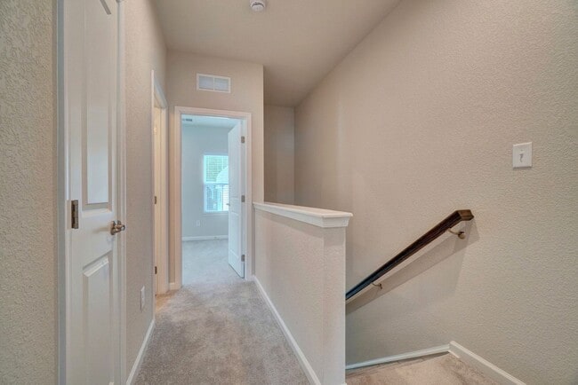 Building Photo - 2 bedroom townhome in Portsmouth