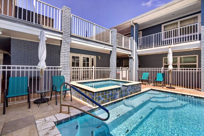 Building Photo - TDY Special! 1/1 fully furnished