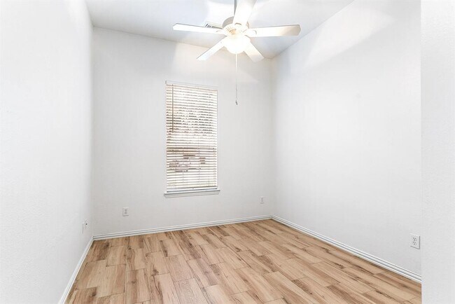 Building Photo - 28259 Daystrom Ln