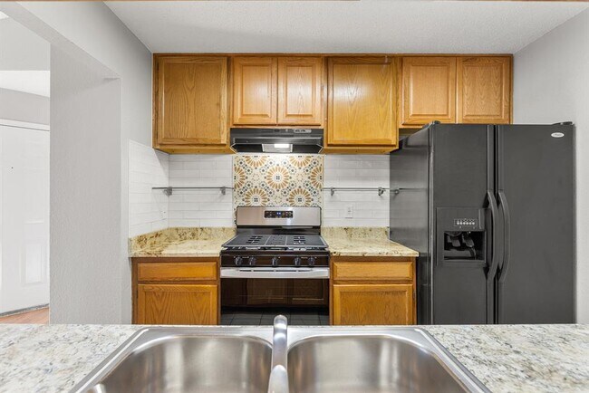 Building Photo - 413 Country Aire Dr