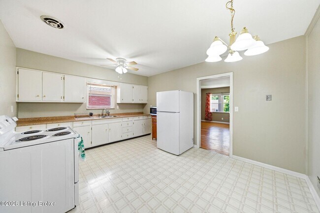 Building Photo - 119 McArthur Dr