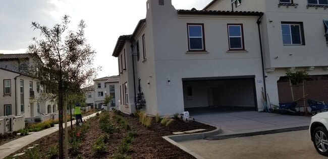 Building Photo - 656 Martina St