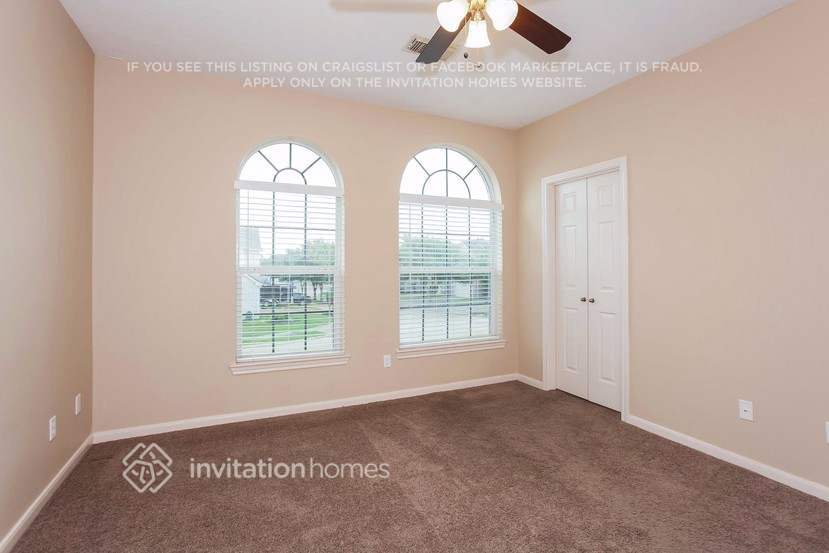 Building Photo - 12226 South Palm Lake Drive