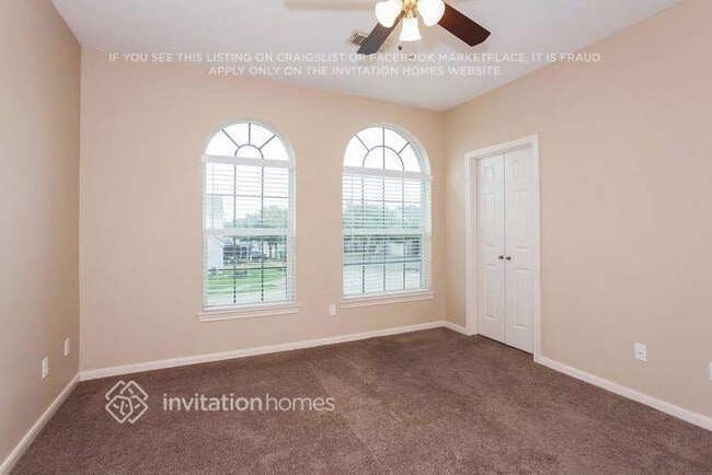 Building Photo - 12226 South Palm Lake Drive