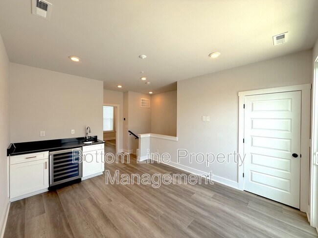 Building Photo - 627 W Tremont Ave