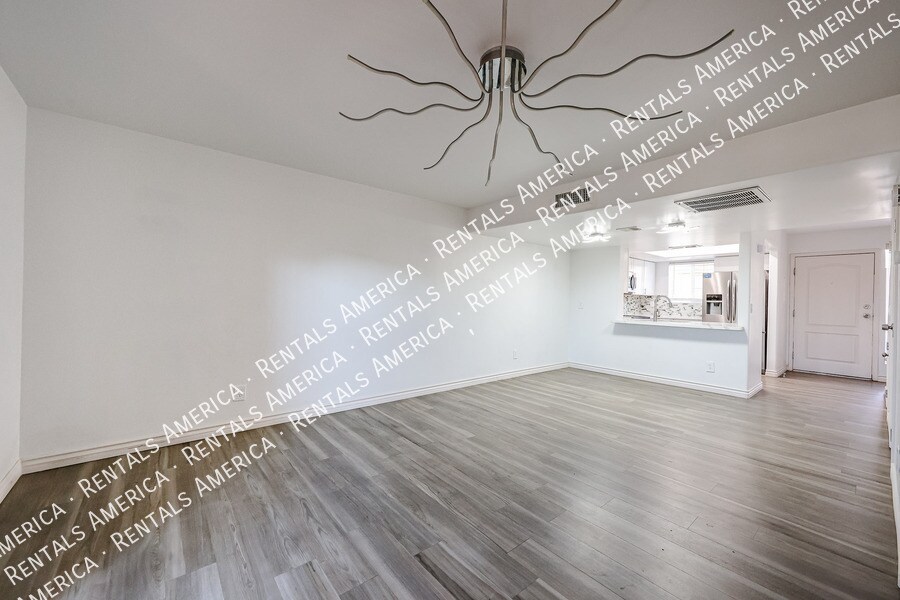 Building Photo - 1601 W Sunnyside Dr