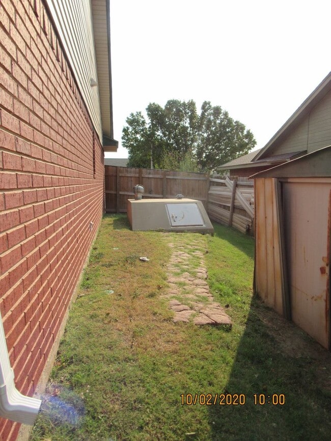 Building Photo - Great Eastside Home!