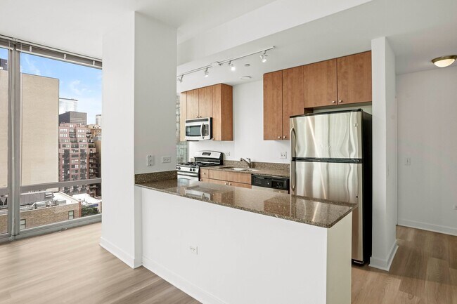 Building Photo - 740 S Clark St