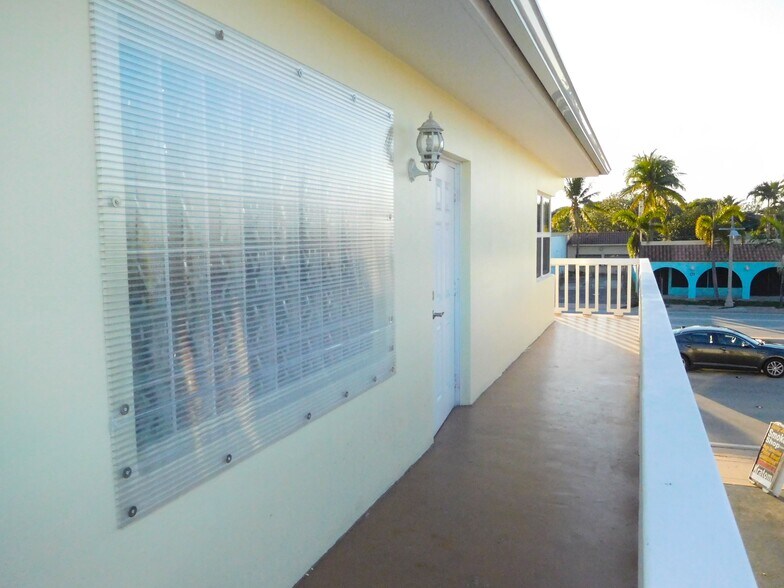 Large, wrap-around balcony - 112 S Federal Hwy