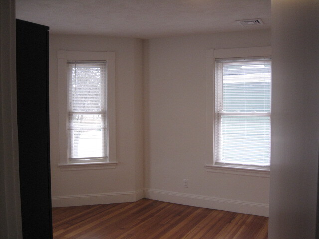 Building Photo - 20 Beechwood Ave