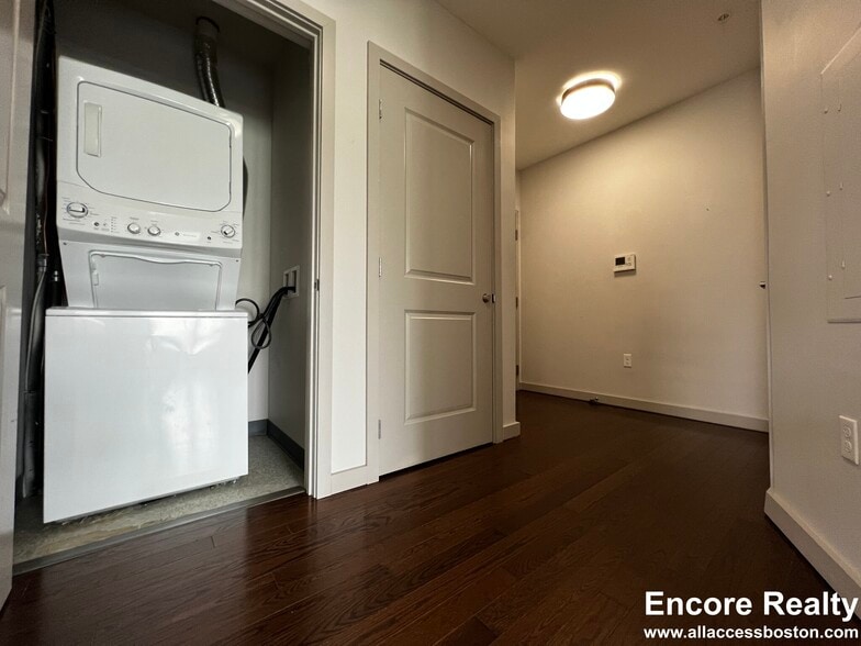 Building Photo - 40A Marion St