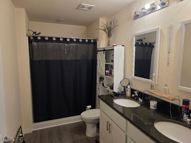 Building Photo - 1597 Rugby Cir