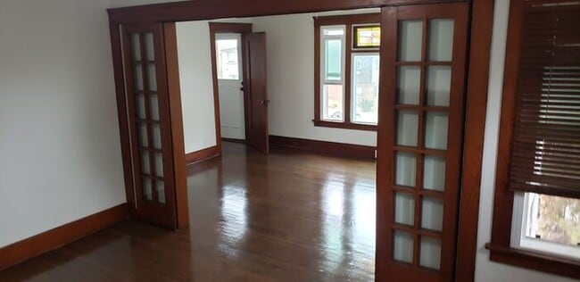 Building Photo - Victorian Gem in Golden Hill with garage!