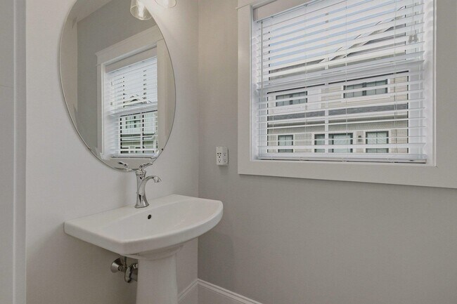 Building Photo - 50 Cate St