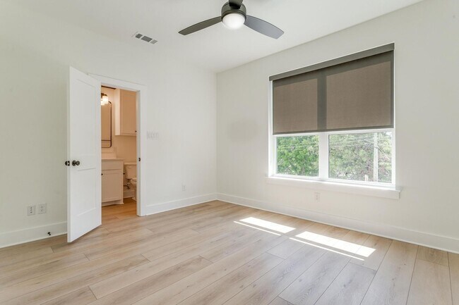 Building Photo - 3253 S University Dr