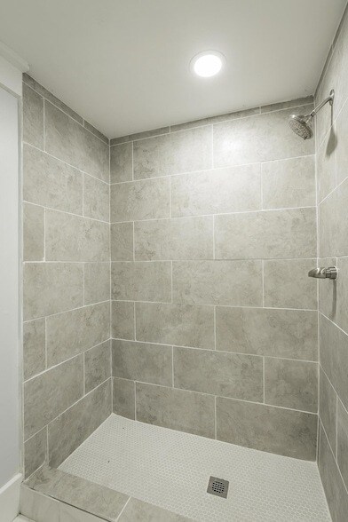 Building Photo - 671 Tremont Pl