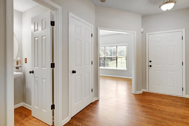 Building Photo - 75 Rock Mill Ct