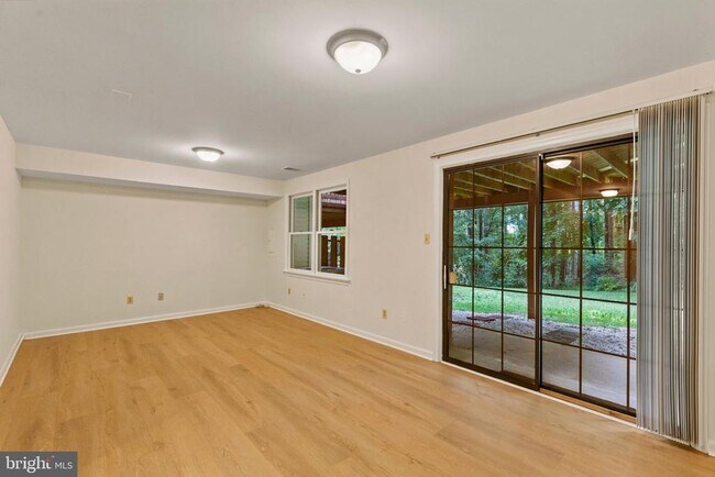 Building Photo - 7937 Valleyfield Dr