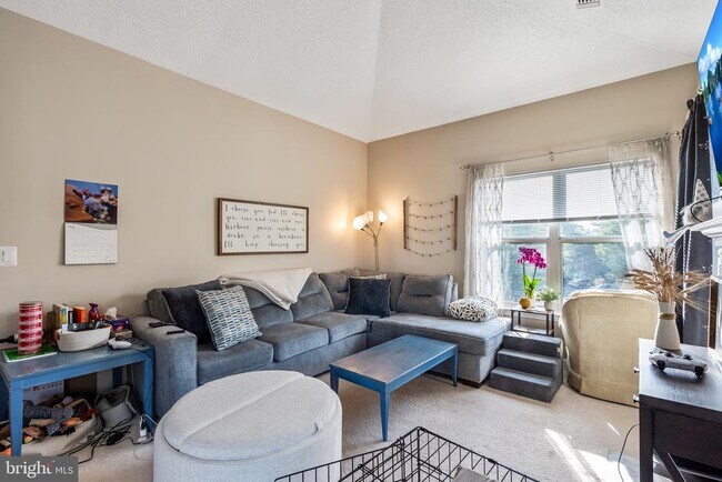 Building Photo - 14301 Grape Holly Grove
