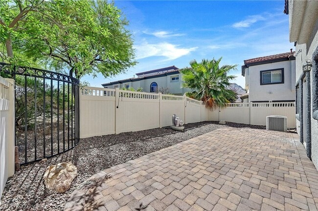 Building Photo - 1110 Tropical Star Ln